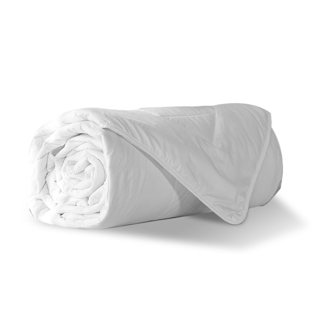 DreamZ 100% Wool Quilt in white, showcasing diamond stitching and soft cotton cover, perfect for all seasons.